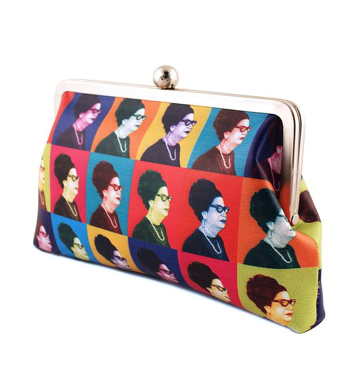 ميّزي إطلالتك مع كلاتش Sarah's Bag