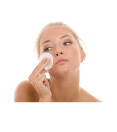 نظّفي وجهكِ من المكياج