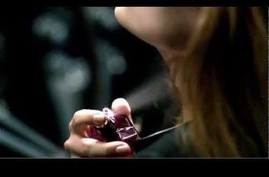 دعي عطركِ يتكلّم عنكِ!