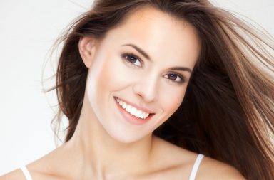 بعد تجربتها لـ Caudalie Beauty Elixir ياسمينة تكشف عن أهميّته الجمالية