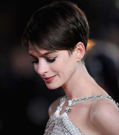 قصّة البوي الفخمة تليق بآن هاثاواي