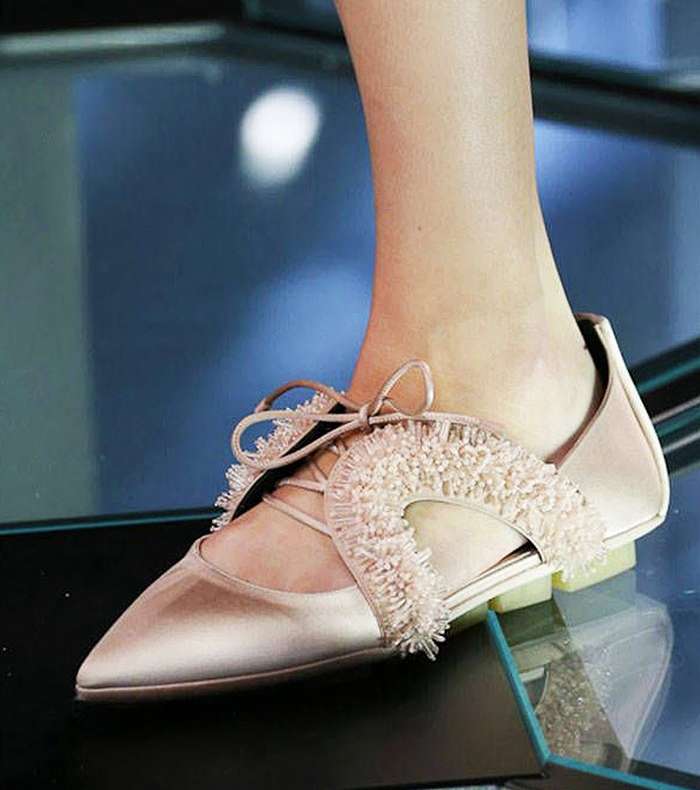 من اشهر الاحذية لصيف 2015، حذاء بلانسياغا المروس من الامام