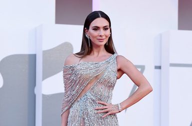 افخم المجوهرات والفساتين التي تالقت بها النجمات خلال مهرجان البندقية السينمائي
