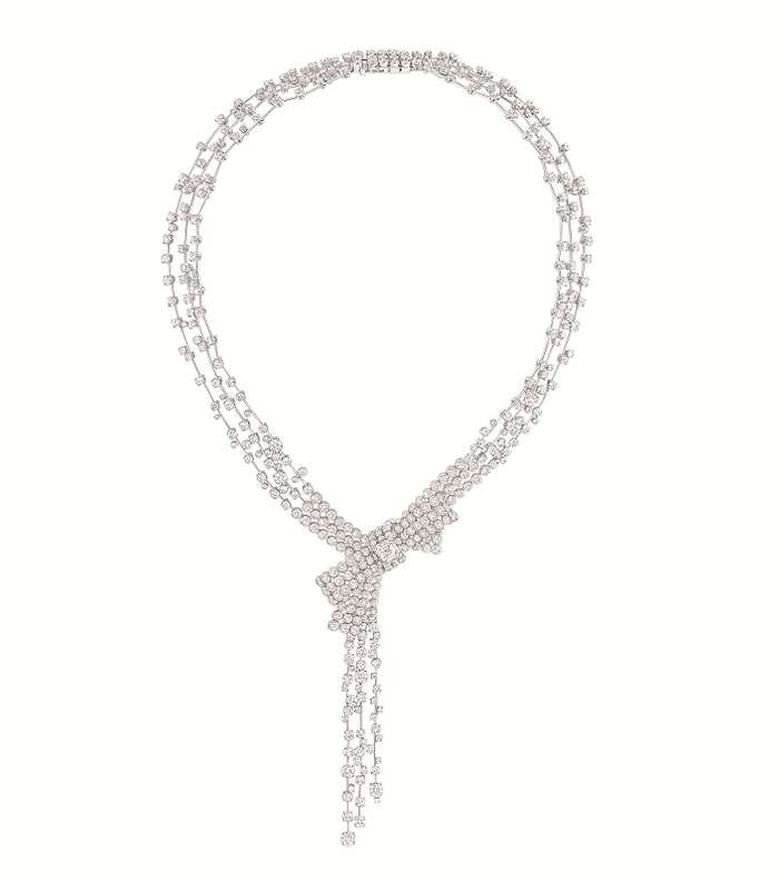 تألقي مع هذه القلادة من مجموعة Bijoux de diamants من Chanel