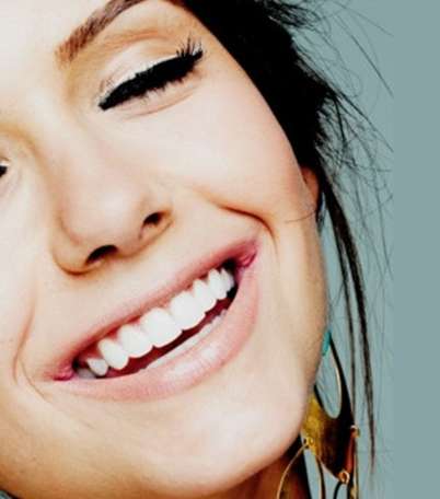 ماكياج الآي لاينر الأبيض الأنيق