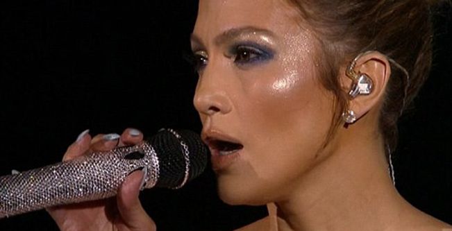 ماكياج عيون جنيفر لوبيز خلال إطلالتها الأخيرة في American Idol