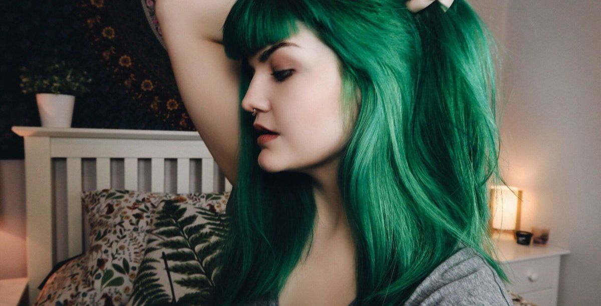 طريقة صبغة شعر اخضر