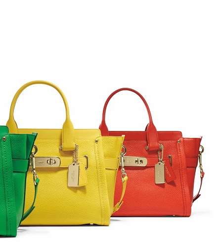 حقائب Swagger بالوان النيون من توقيع Coach