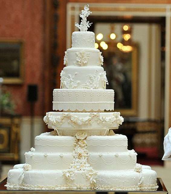 الطابع الملكي في كعكة زفاف الأمير ويليام وكيت ميدلتون