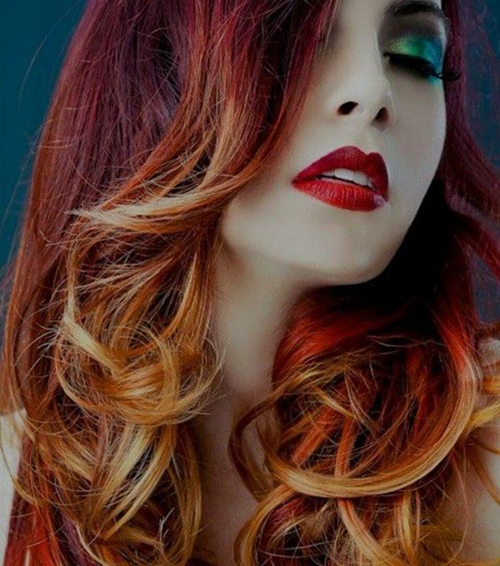 إليك الشعر الأحمر مع الخصلات العسلية