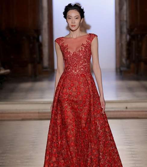 الفستان المطرز الكلاسيكي من طوني ورد لصيف 2017