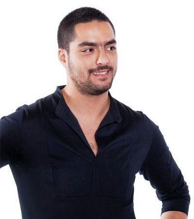 الأسود هو اللون الذي تفضّله المرأة على ملابس الرجل