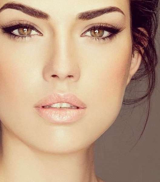 تحديد الحاجبين بالنظرة الثاقبة