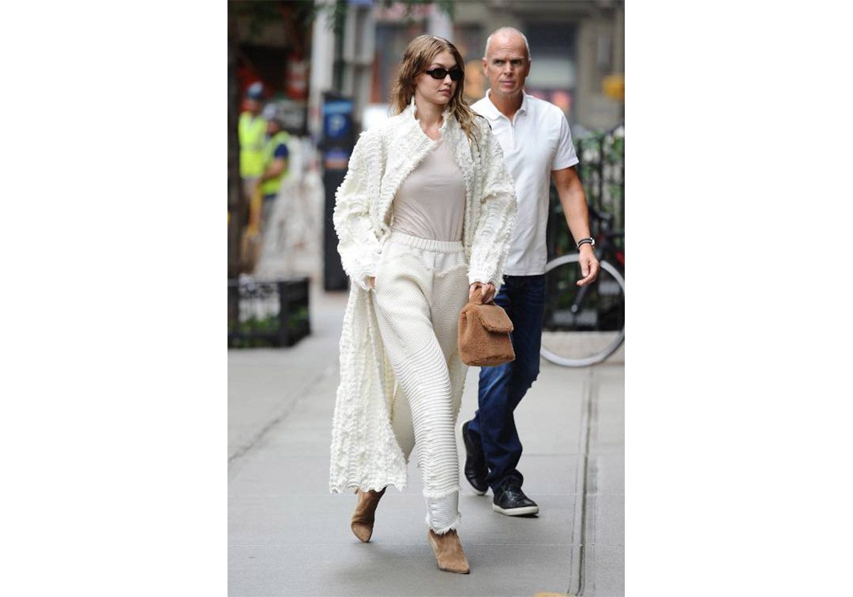 ارتدي الحقيبة دائما من الامام