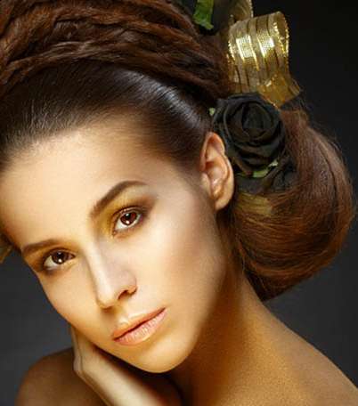 3 ألوان مكياج تناسب السمراء في ربيع 2014