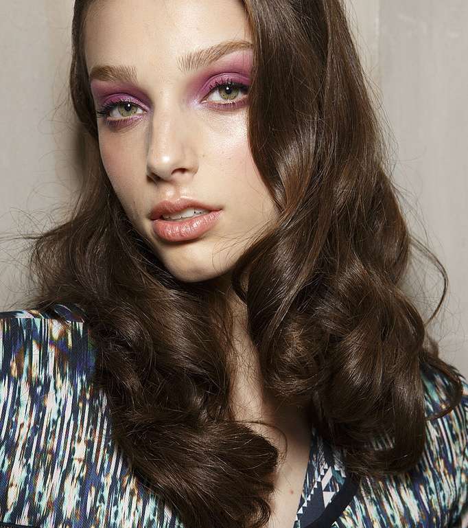 ماكياج العيون البنفسجي مع Matthew Williamson