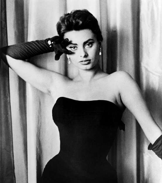 صوفيا لورين في الفستان الأسود