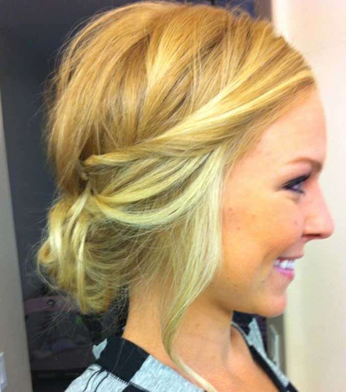 تسريحات شعر قصير بسيطة وسهلة