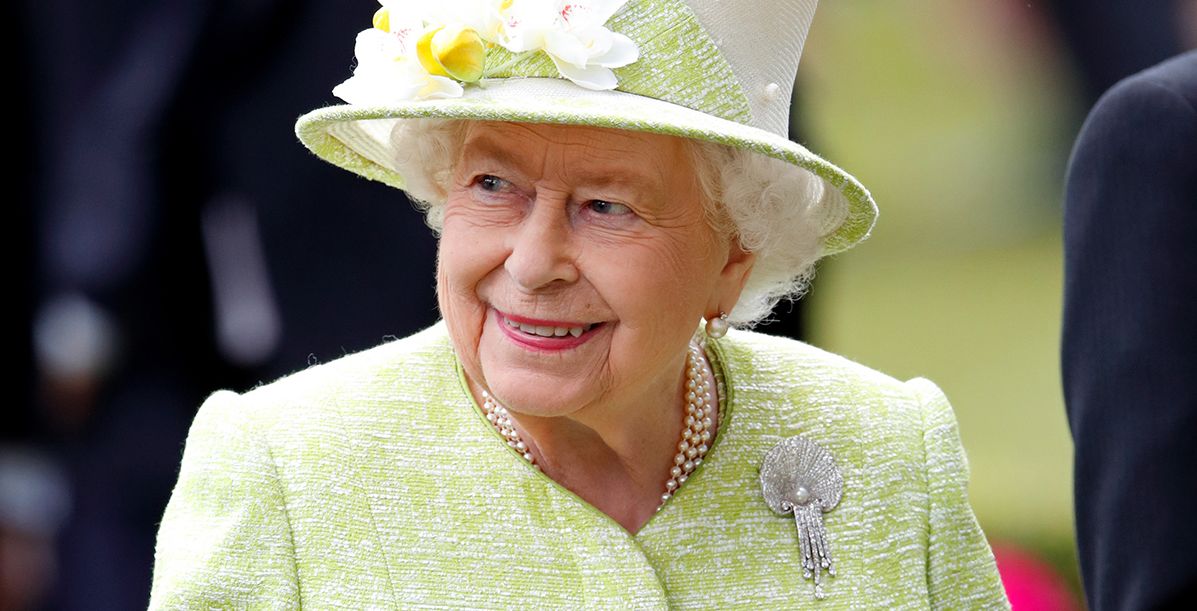 قواعد صارمة تفرضها الملكة إليزابيث على العائلة الملكية لتناول الطعام