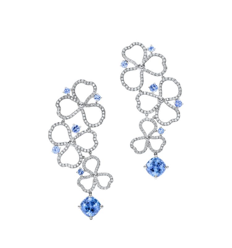 اقراط مميزة من تيفاني اند كو من مجموعة Paper flowers