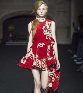 اختاري الفساتين المطبعة في شتاء 2016 من simone Rocha