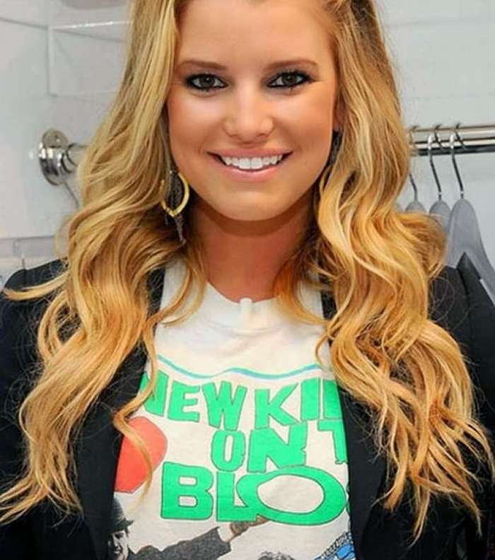 تسريحة ناعمة للشعر الطويل بالصور