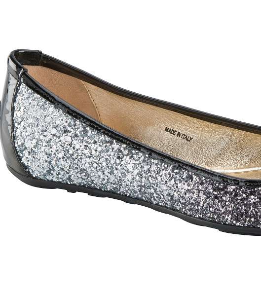 حذاء مسطّح لامع من Jimmy Choo