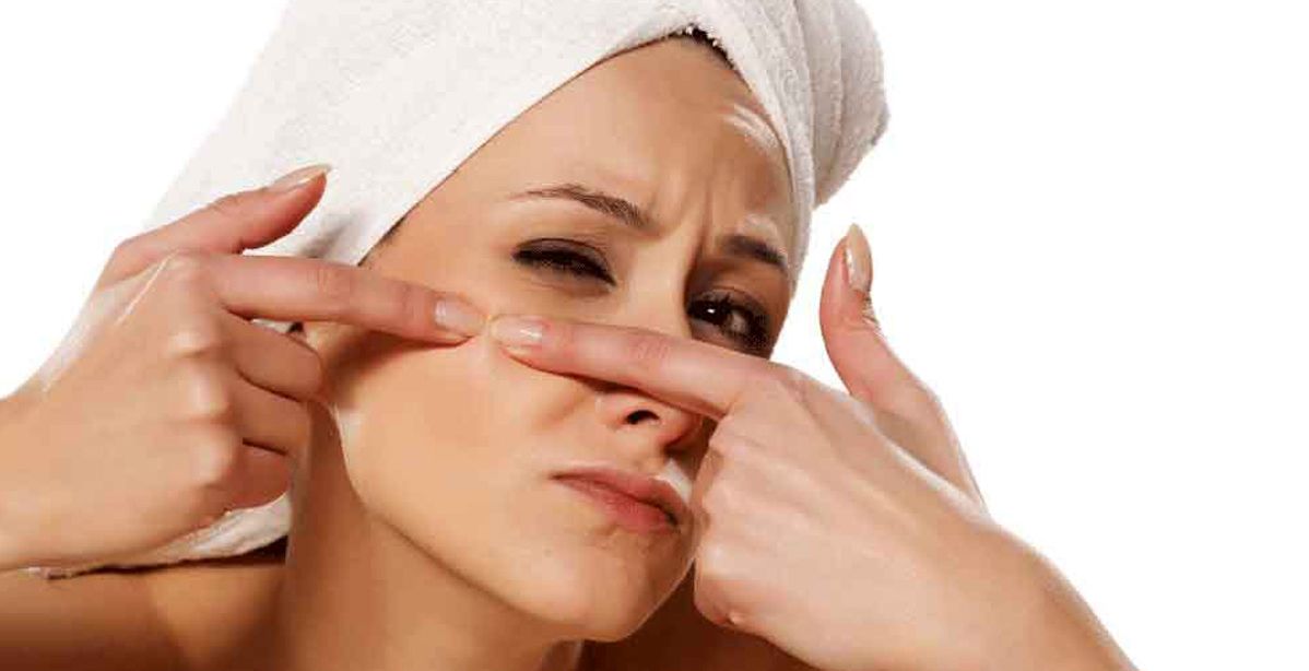 اليك الطّريقة الآمنة للتخلص من الرؤوس البيضاء في الوجه