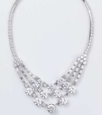 نيكول كيدمان تتألق بعقد ماسي من توقيع كارتييه في فيلم Grace of Monaco