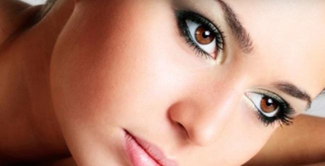 افضل ماكياج مناسب للعيون البنية