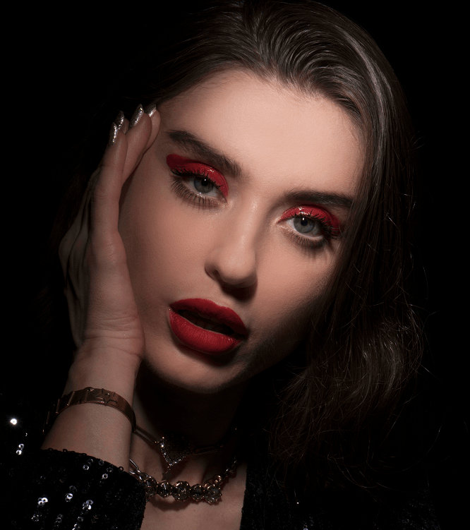 إطلالة موسم الأعياد بتوقيع مجموعة ماكياج Midnight Wish من Dior