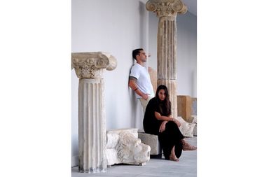 تعاون بين بيتر بيلوتو و Ancient Greek لابتكار مجموعة من احذية الصنادل