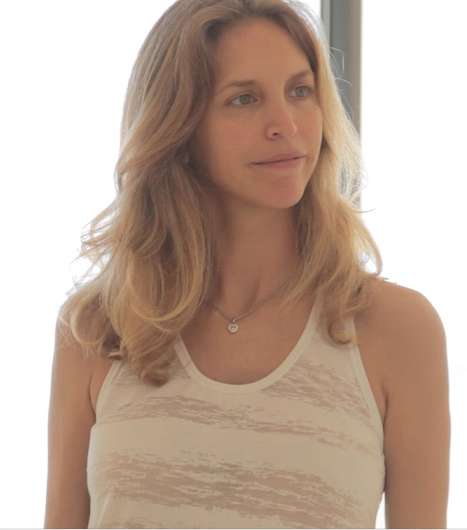 كارولين سيقلي تصوّر مجموعتها لصيف 2014