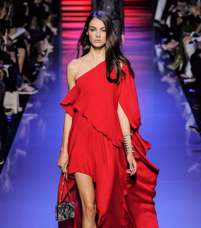 شاهدي صور موضه فساتين طويلة