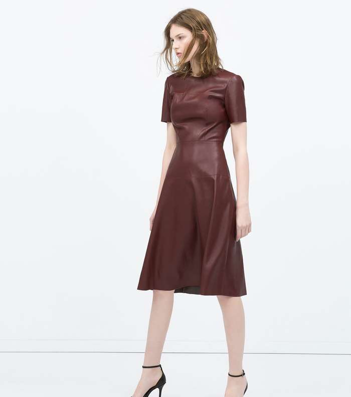 الفستان البني بالأكمام القصيرة