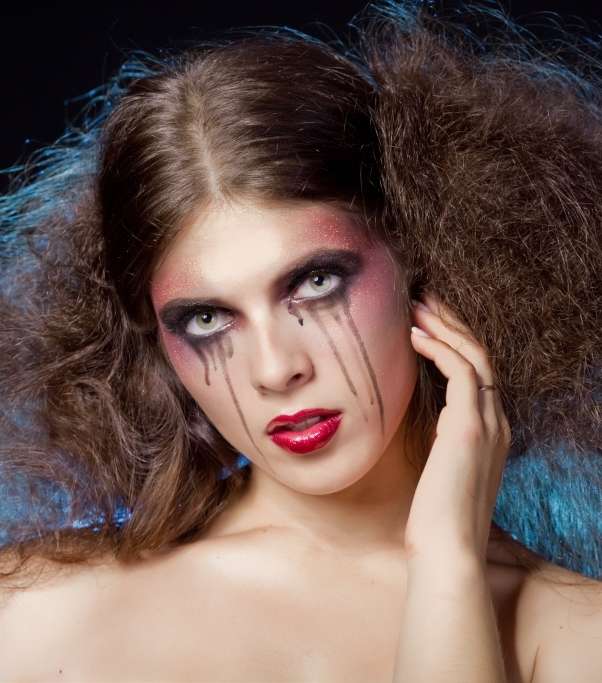 إحذري بعض مستحضرات التجميل والماكياج