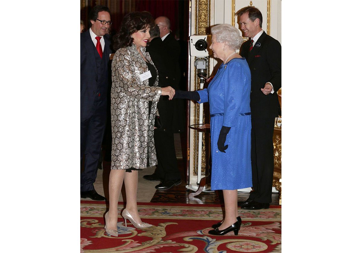 ملابس ارتدتها النجمات لمقابلة الملكة اليزابيث