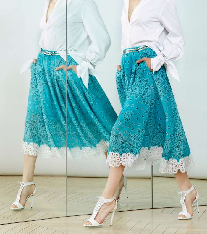 التنورة المطبعة مع الدانتيل من مجموعة Alexis Mabille Resort 2016
