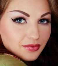 من موديلات وشم الحواجب الفاتح