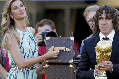 جيزيل بوندشين تقدّم كأس العالم في نهائيات كرة القدم 2014