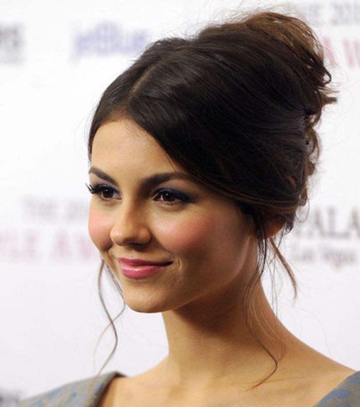 أروع تسريحات الشعر للمناسبات الفخمة