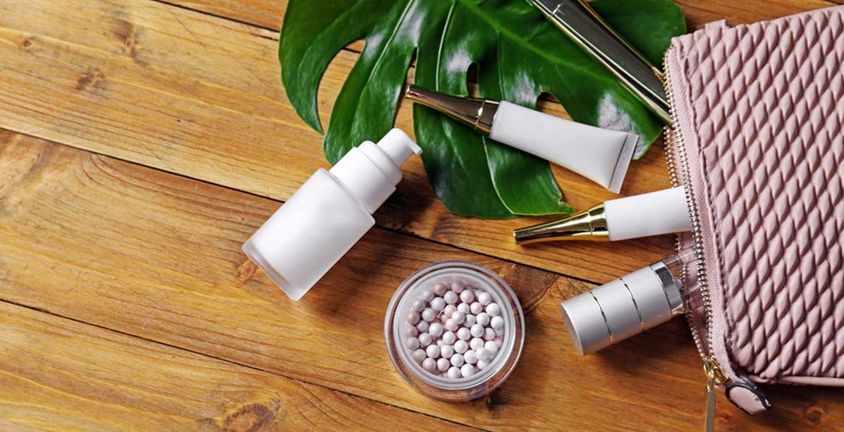 احدث مستحضرات التجميل لتوضبيها في حقيبة شهر العسل