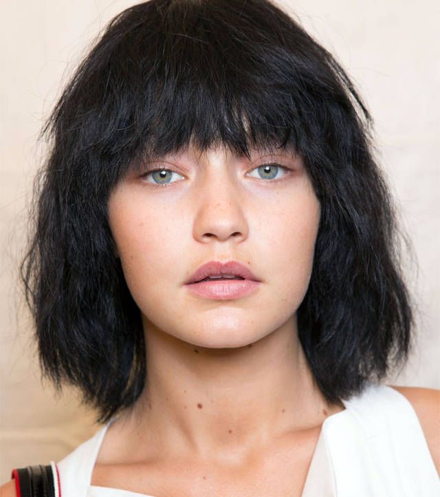 الغرة القصيرة مع شعر مارك جايكوبز المستعار 