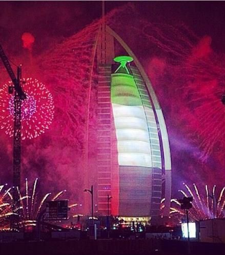 عرض الألعاب النارية  في برج العرب مساء الأول من ديسمبر 
