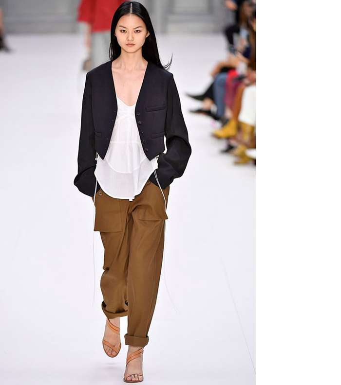 ارتدي السروال الرجالي مكان جينز الوالدة