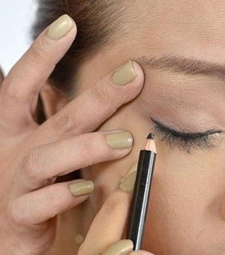 صور رسم العين بالكحل