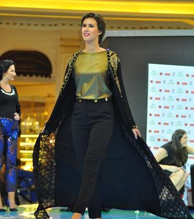 صور من عرض أزياء the Fashion Catwalk في دبي مول 