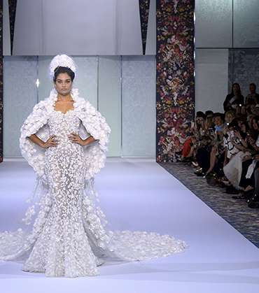 فستان زفاف غريب بتوقيع Ralph&Russo