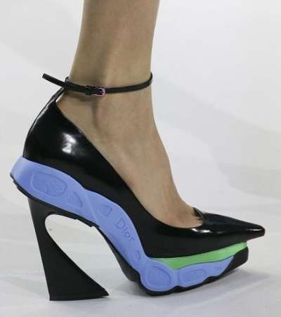 بالصورة إليكِ حذاء فريد التصميم من Christian Dior