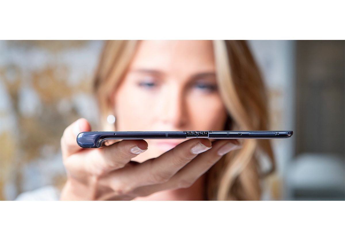 اكتشفي أهم مزاية هاتف HUAWEI Mate X الجديد